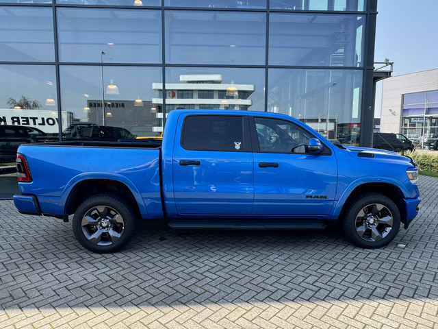 dodge-ram-1500-v8-built-to-serve---hydro-blue---achteruitrijcamera