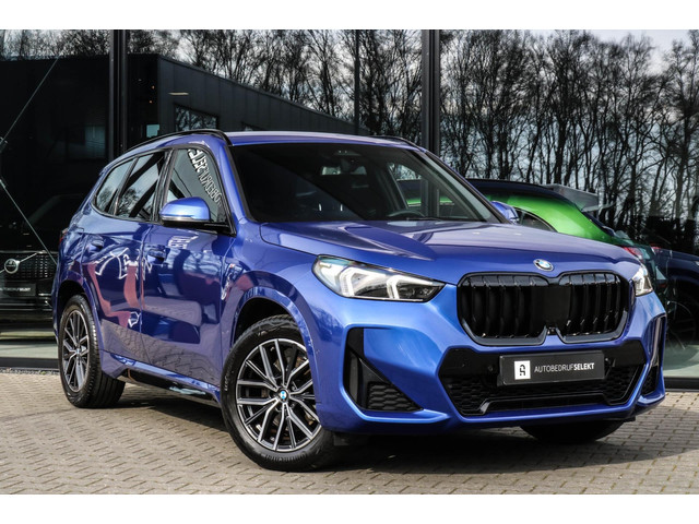 bmw-x1-sdrive20i-m-sport---360---head-up---sfeer---carplay---acc---dealer-onderhouden---elektr.-achterklep---2.0i