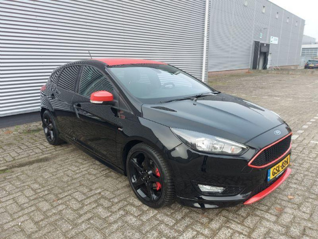 ford-focus-1.5-135kw-184pk-st-line--applecarplay-android-airco-cruise-stoelverwarming-parkeersensoren-achter-