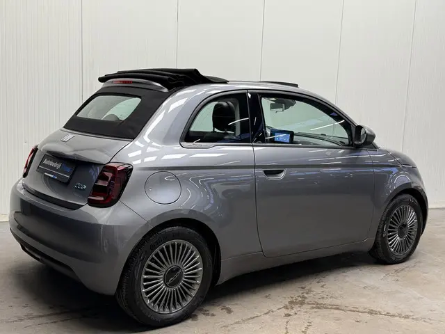 Fiat 500e Icon 42 kWh NAVIGATIE-AIRCO ECC-LMV-CRUISE CONTROL