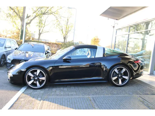 porsche-911-3.4-targa-4