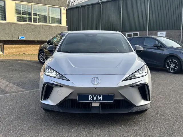 mg-mg4-electric-luxury-64-kwh-long-range---soh-97-6.000km----dealer-onderhouden--7-jaar-garantie-bij-mg--super-complete-auto--rondomzi