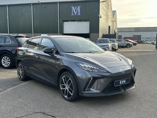 mg-mg4-electric-luxury-64-kwh--long-range---soh-97-14.000km----dealer-onderhouden--7-jaar-garantie-bij-mg--super-complete-auto--rondom