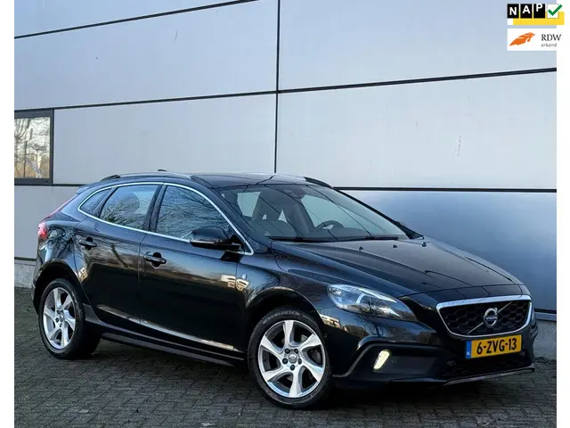 volvo-v40-cross-country-1.6-d2-ocean-race-automaat--pano--memory--camera--leer--stoelverw--trekhaak--led--boekjes--nap