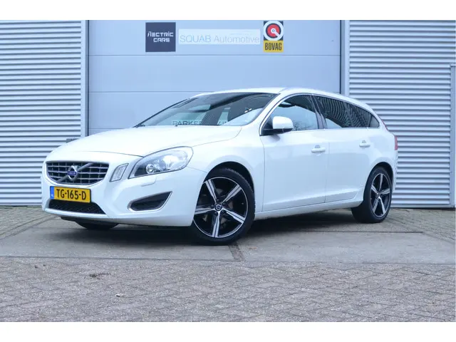 volvo-v60-1.6-t3-summum-leder--18-alu--nw-drukgroep-massa-vliegwiel