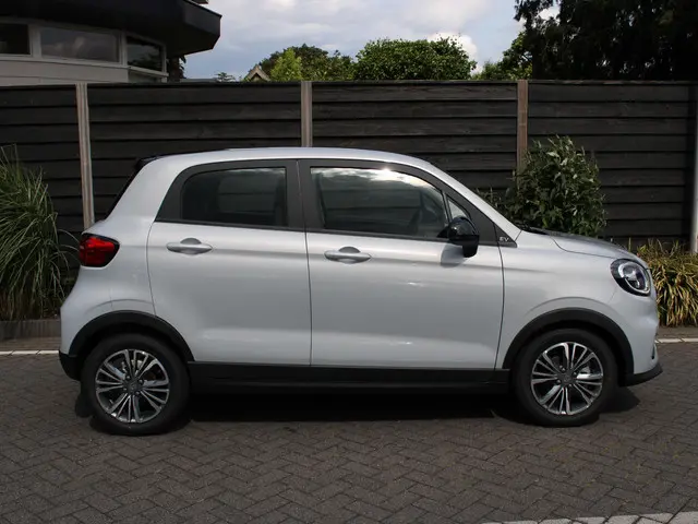 leapmotor-t03-design-37.3-kwh-95pk-automaat-navigatie--camera-achter--parkeerhulp-achter--audio--keyless-start--lichtmetalen-velgen