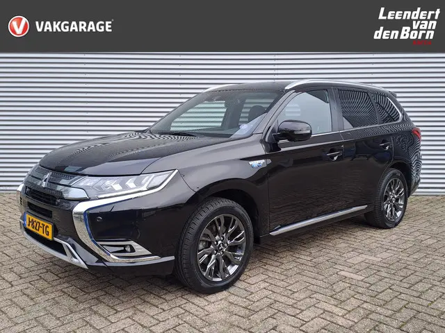 mitsubishi-outlander-2.4-phev-instyle---automaat--trekhaak---leder---navigatie---camera---cruise---stoel-verwarming---plug-in-hybride--