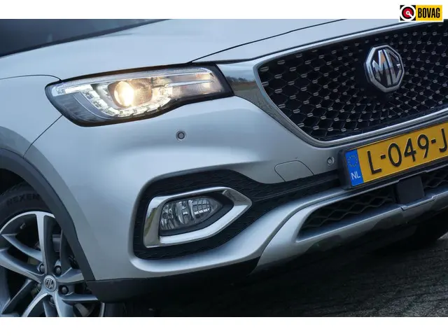 mg-ehs-1.5-tgdi-edition1---medal-silver---navi-applecarplay-cruise-clima---keurig