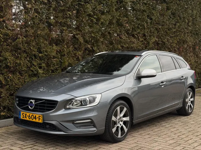 volvo-v60-2.0-t4-r-design-camera-schuifdak-trekhaak