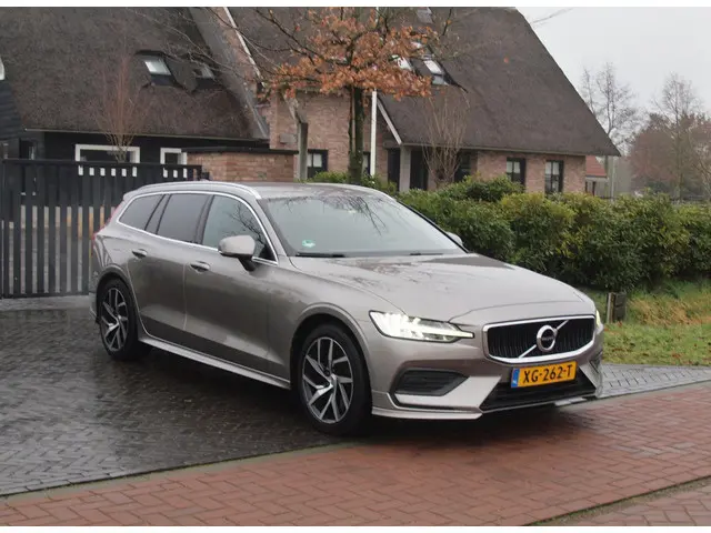 volvo-v60-2.0-t5-momentum---sportstoelen---apple-carplay---cruise-control---leer---trekhaak--