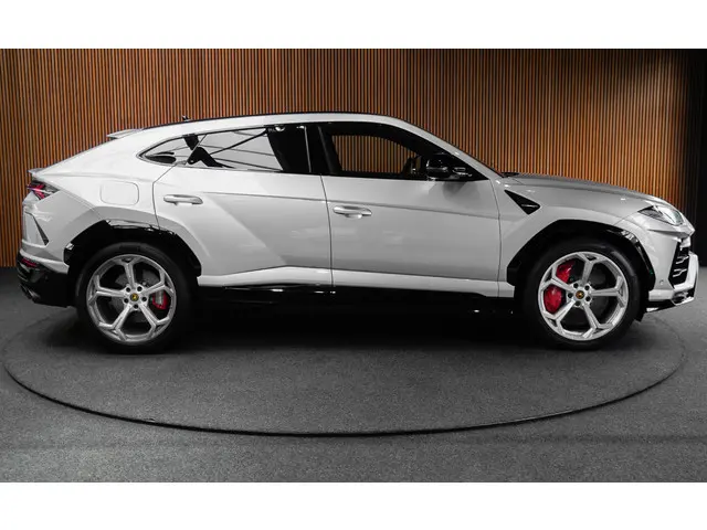 lamborghini-urus-4.0-v8-hud-leder-ceramic-bo-360-massage-acc-alcantara-hemel-elektr.-achterklep-elektr.-verstelbare-stoelen-met-memory-stoel--
