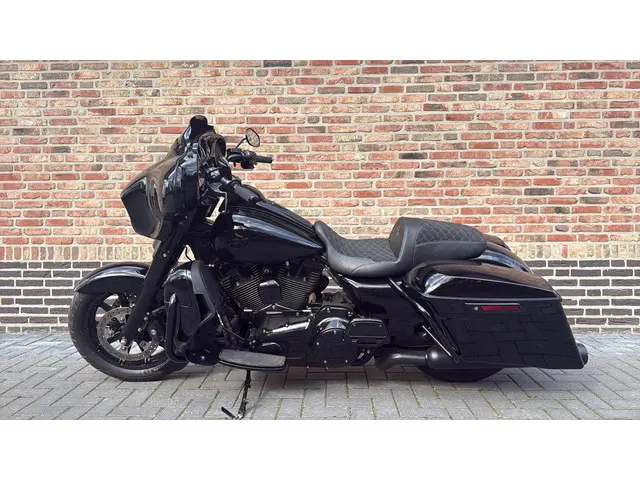 harley-davidson-street-glide-103-electra-streetglide-blackout-cvo