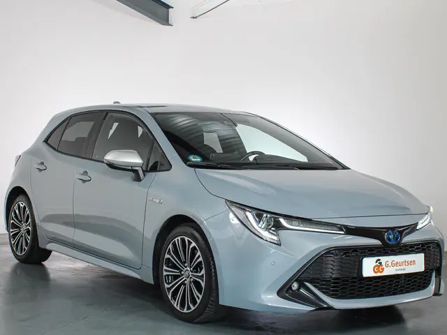 toyota-corolla-2.0-hybrid-executive-camera--bliss--led--navigatie--apple-carplay-android-auto