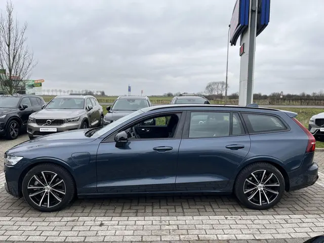 volvo-v60-t6-plug-in-hybrid-awd-plus-dark---harman-kardon---memoryseats---360-graden-camera--