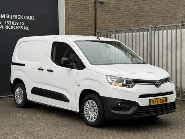 toyota-proace-city-1.5-d-4d-102pk-euro-6-live-cruise-control-carplay