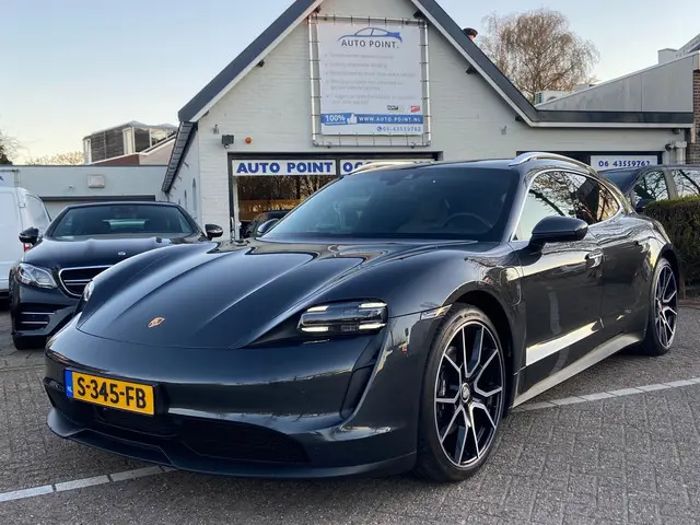 porsche-taycan-sport-turismo-performance-380pk--krijt-pano-ppf-bose-luchtvering