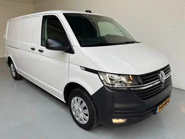 volkswagen-transporter-automaat-dsg-servicewagen-2.0-tdi-150pk-l2h1-3persoons-sortimo-inrichting--airco--navigatie--rijklaarprijs-