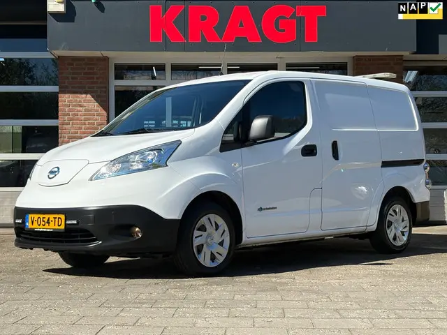 nissan-e-nv200-business-40-kwh-nap-cruise-achteruitrijcamera-airco-stoel--en-stuurverwarming-navi-bluetooth-voorruitverwarming
