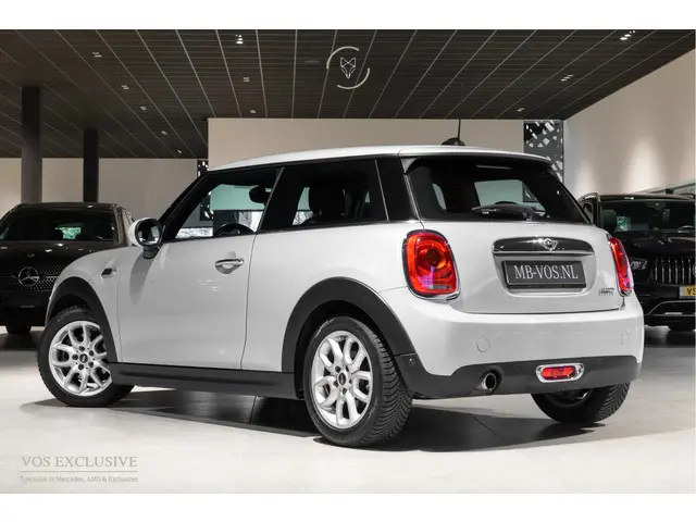 MINI Cooper Mini 1.5 Serious Business Automaat Keyless|16''|Gr-Navi|LED|CC|PDC|Volledige historie