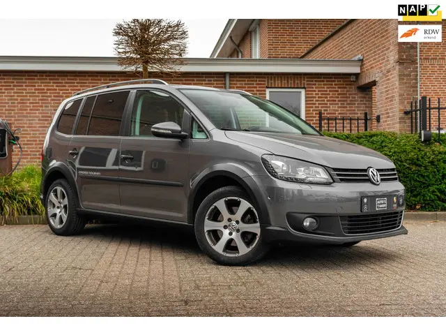 volkswagen-touran-1.4-tsi-cross-170-pk-aut.-pano-trekhaak-clima-cruise-xenon-camera-17--