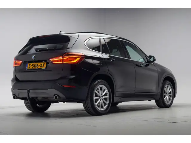 bmw-x1-20i-executive-aut.--panorama-head-up-led-navi-prof.-