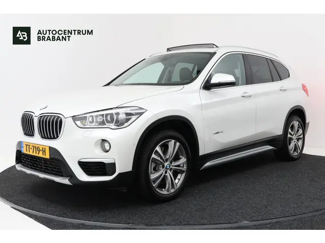 bmw-x1-sdrive20i-high-executive-panoramadak--harman-kardon--groot-navigatie--stoelverwarming--dealer-onderhouden