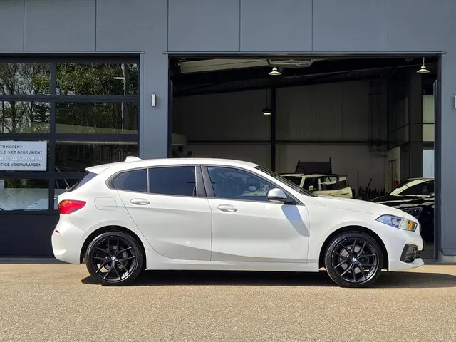 bmw-1-serie-118i-executive-automaat-140pk--nav-clima-virtual