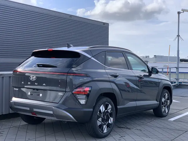 Hyundai Kona 1.6 GDI HEV Premium Full Hybride Automaat met Navigatie, Lederen bekleding en Stoelverwarming Uit voorraad leverbaar!