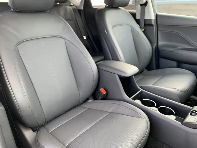 Hyundai Kona 1.6 GDI HEV Premium Full Hybride Automaat met Navigatie, Lederen bekleding en Stoelverwarming Uit voorraad leverbaar!