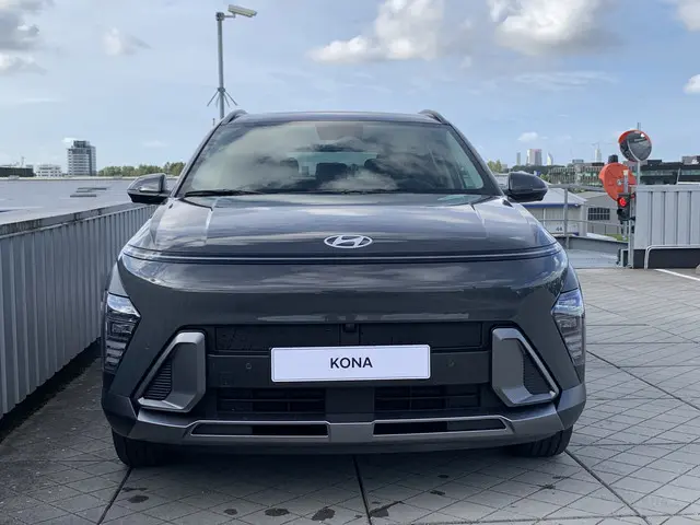 Hyundai Kona 1.6 GDI HEV Premium Full Hybride Automaat met Navigatie, Lederen bekleding en Stoelverwarming Uit voorraad leverbaar!