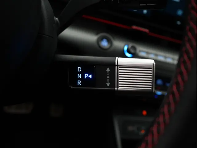 Hyundai Kona Electric N Line Business 64.8 kWh Volledig Elektrish, Fiscaal aantrekkelijk, Navigatie en 360 graden camera Uit voorraad leverba