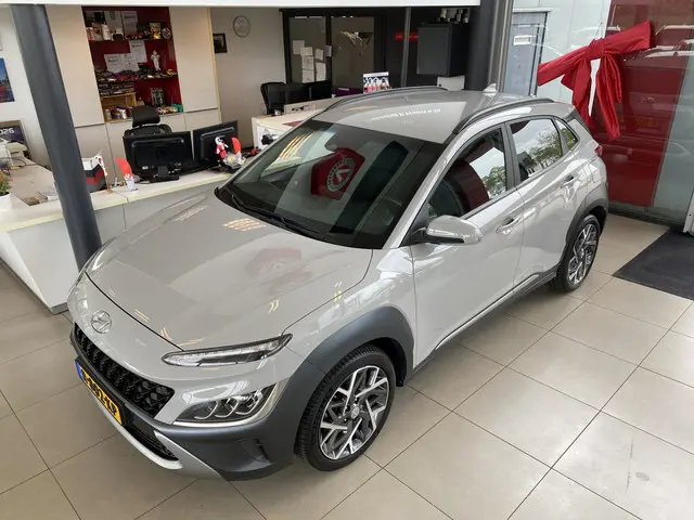 hyundai-kona-1.6-gdi-hev-premium-automaat-digitaaldasbord-head-up-display-keyless-climatecruiscontrol-adaptief-spraakbediening-trekhaak-navi