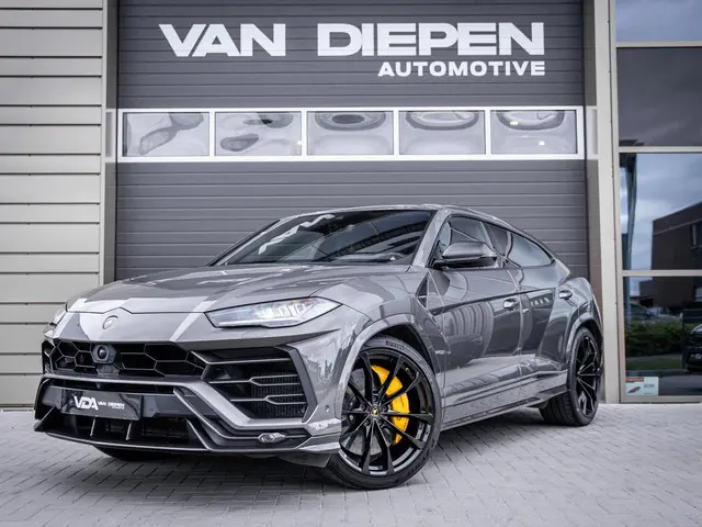 lamborghini-urus-4.0-v8---5-zits-l-btw-l-pano-l-carbon-pack-l-massage