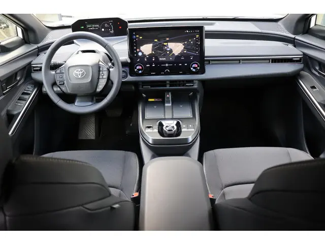 toyota-c-hr--first-edition-77-kwh--inruilpremie-3.000---bsm--apple-carplay-android-auto--stoel--stuur-verwarming-