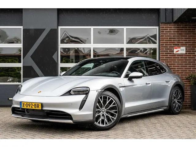 porsche-taycan-4s-93-kwh---panorama---luchtvering---bose---360---head-up---18-v.-seats---acc---20--inch--