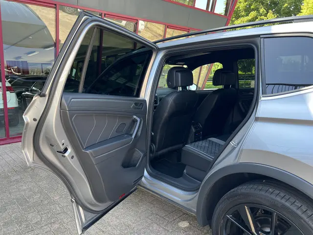 Volkswagen Tiguan Allspace 2.0 TSI 4Motion Highline Business R | Nieuwstaat | IQ | ACC | Stoel Stuurverw. | Camera | Sfeer |