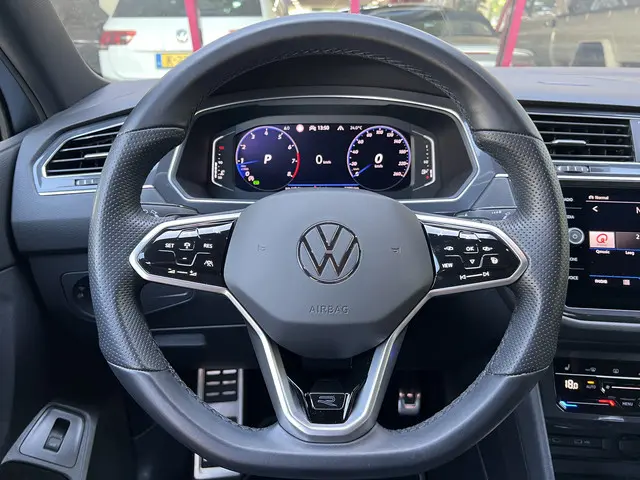 Volkswagen Tiguan Allspace 2.0 TSI 4Motion Highline Business R | Nieuwstaat | IQ | ACC | Stoel Stuurverw. | Camera | Sfeer |