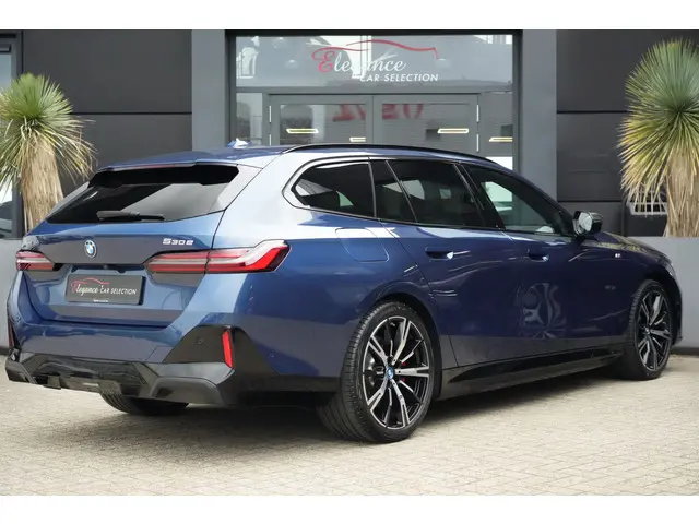 BMW 5 Serie Touring 530e xDrive M Sport High Executive 300pk HarmanKardon Trekhaak Camera