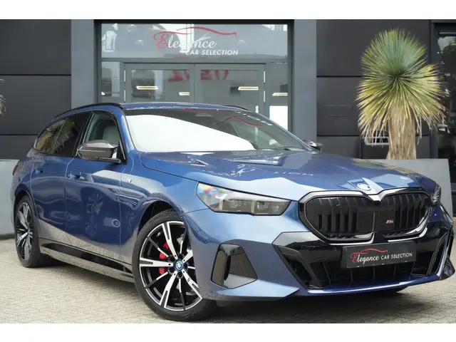 BMW 5 Serie Touring 530e xDrive M Sport High Executive 300pk HarmanKardon Trekhaak Camera