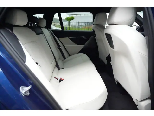 BMW 5 Serie Touring 530e xDrive M Sport High Executive 300pk HarmanKardon Trekhaak Camera