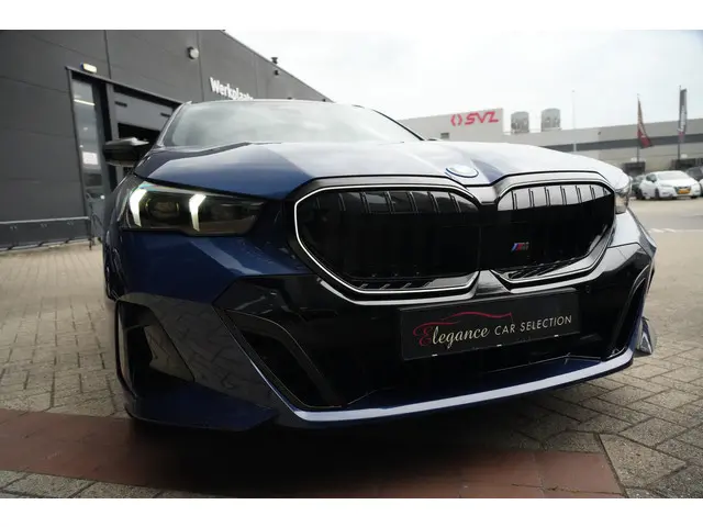 BMW 5 Serie Touring 530e xDrive M Sport High Executive 300pk HarmanKardon Trekhaak Camera