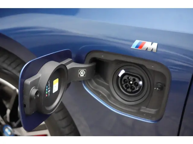 BMW 5 Serie Touring 530e xDrive M Sport High Executive 300pk HarmanKardon Trekhaak Camera