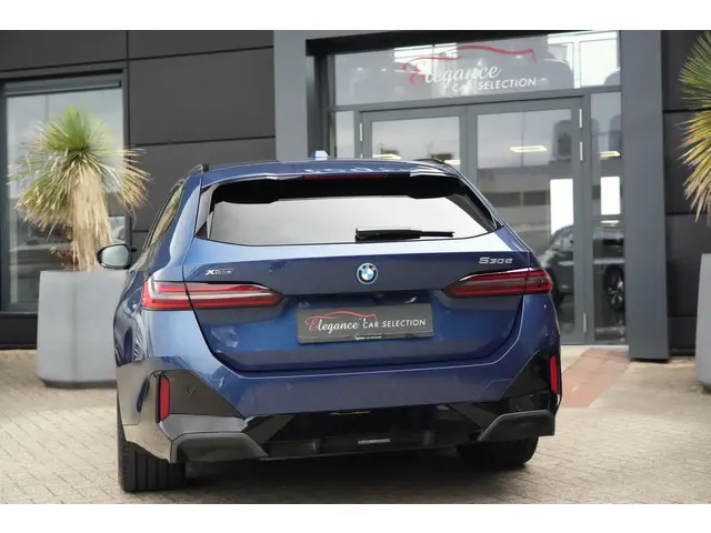 BMW 5 Serie Touring 530e xDrive M Sport High Executive 300pk HarmanKardon Trekhaak Camera