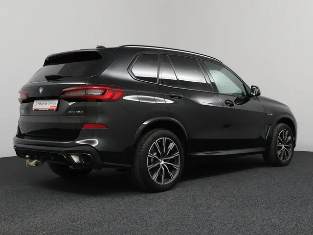 bmw-x5-xdrive45e-executive-m-pakket---panoramadak---trekhaak---luchtvering-