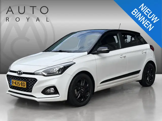 hyundai-i20-1.2-hp-i-motion-premium-apple-carpl.-android-auto---camera---led-koplampen---navigatie---keyless-entry-go---parkeren-sensoren---